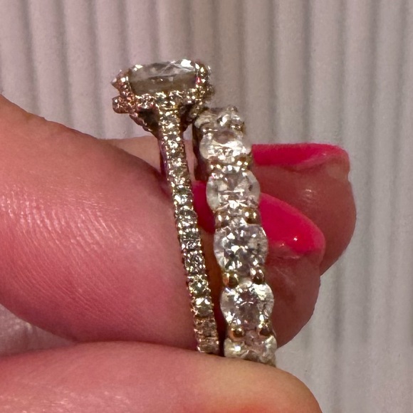 Beautiful engagement ring and eternity band gold size 7 moissanite - Picture 4 of 17
